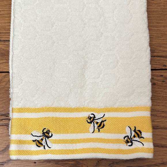 Bee Embroidered Hand Towel - Cream and Yellow - Picture 6 of 6